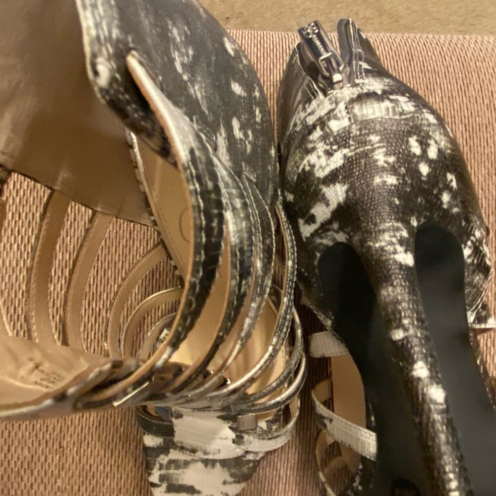 New Jessica Simpson 4 1/2” sandals 🕶sassy & fun - Picture 3 of 3